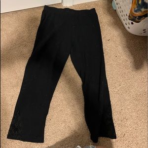 Black Capri pants